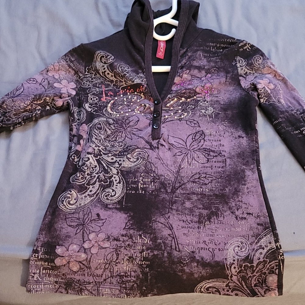 Cute hooded shirt